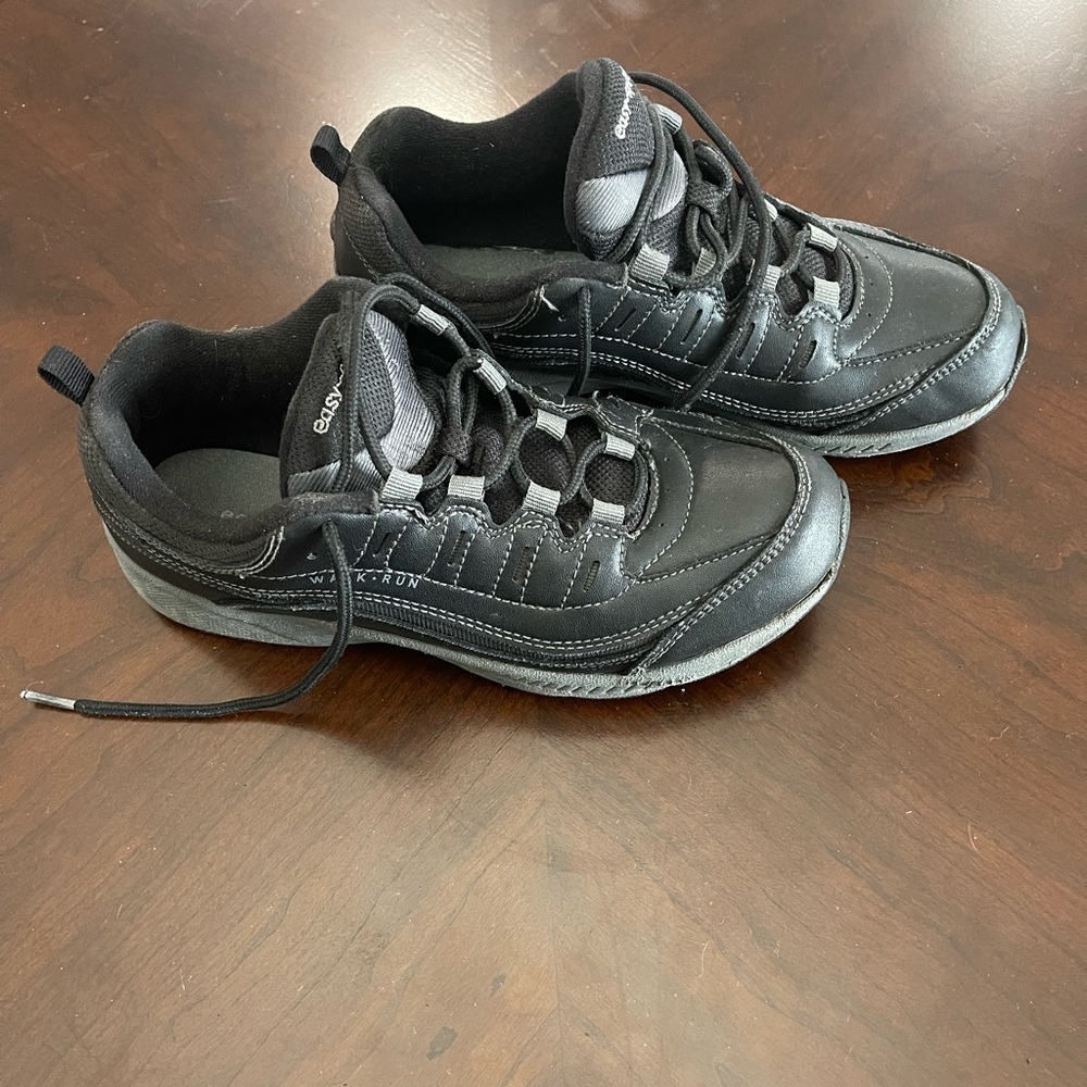 Easy Spirit Size 7 1/2 Women’s for Walking and Running Black Sneakers